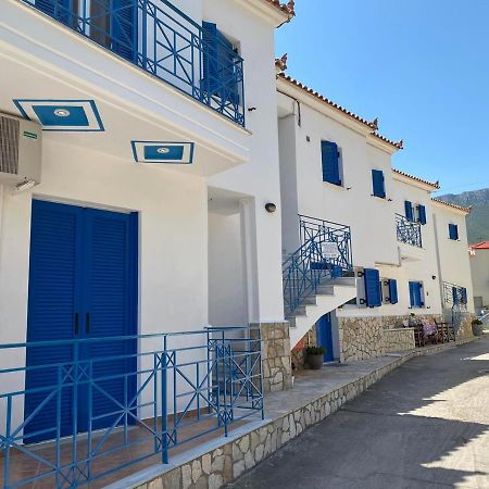 Matina Apartments Tyros Екстериор снимка
