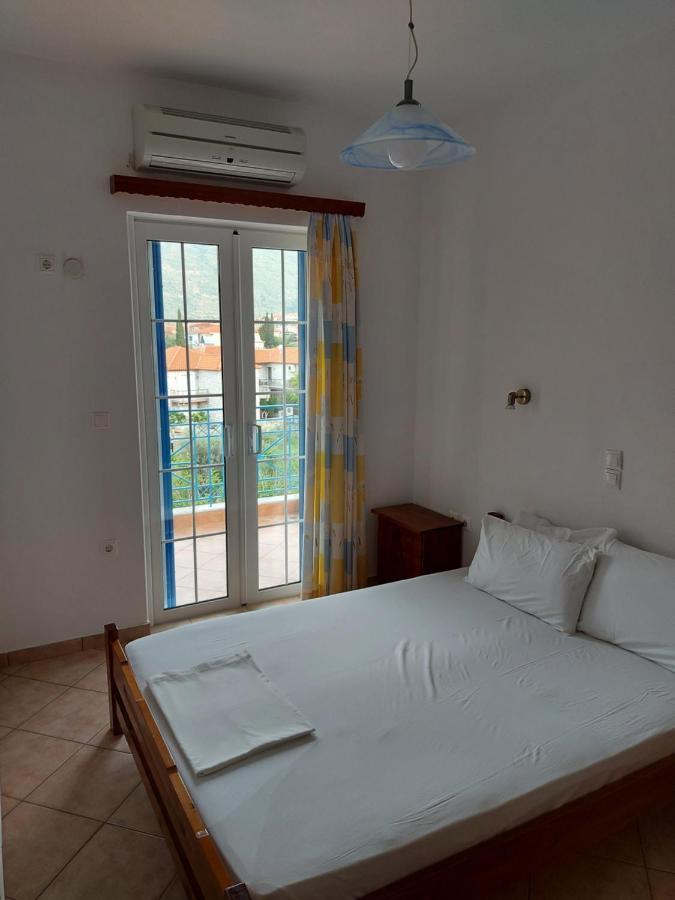 Matina Apartments Tyros Екстериор снимка