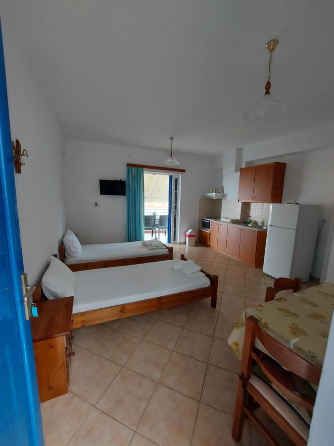 Matina Apartments Tyros Екстериор снимка