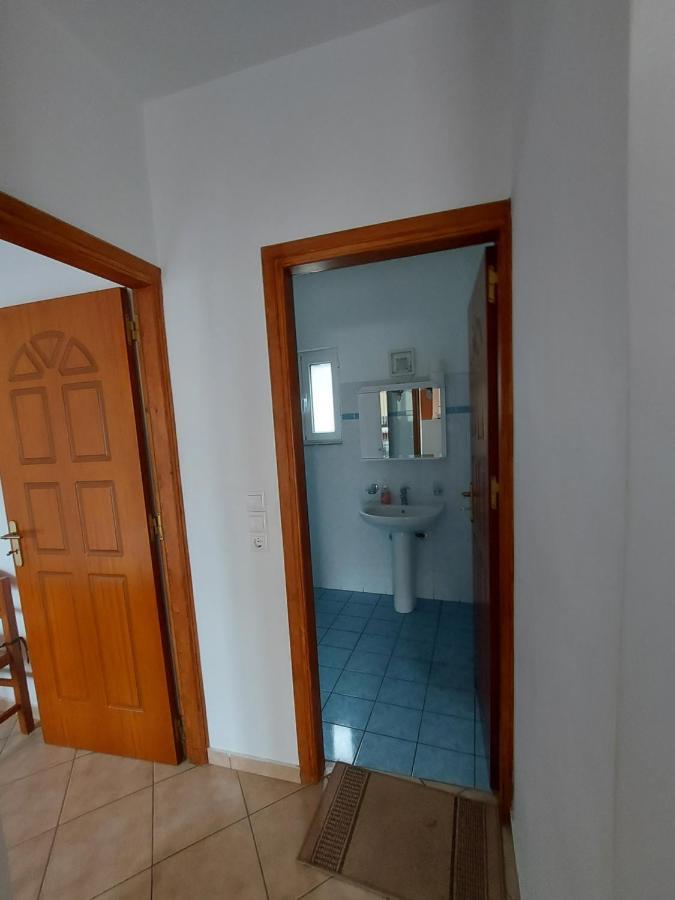 Matina Apartments Tyros Екстериор снимка