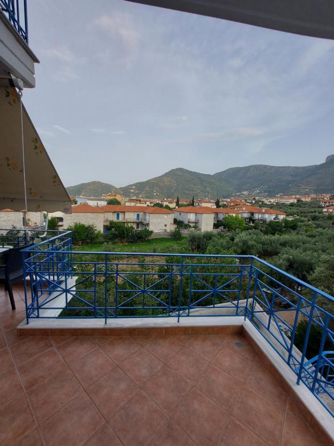 Matina Apartments Tyros Екстериор снимка