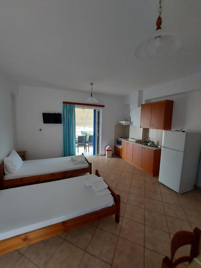 Matina Apartments Tyros Екстериор снимка
