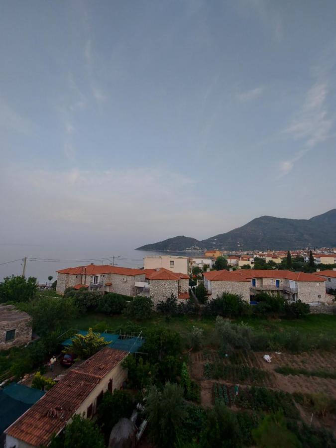 Matina Apartments Tyros Екстериор снимка