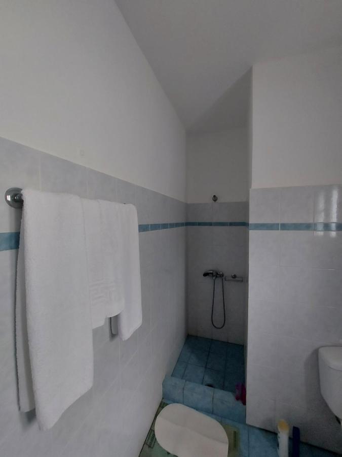 Matina Apartments Tyros Екстериор снимка
