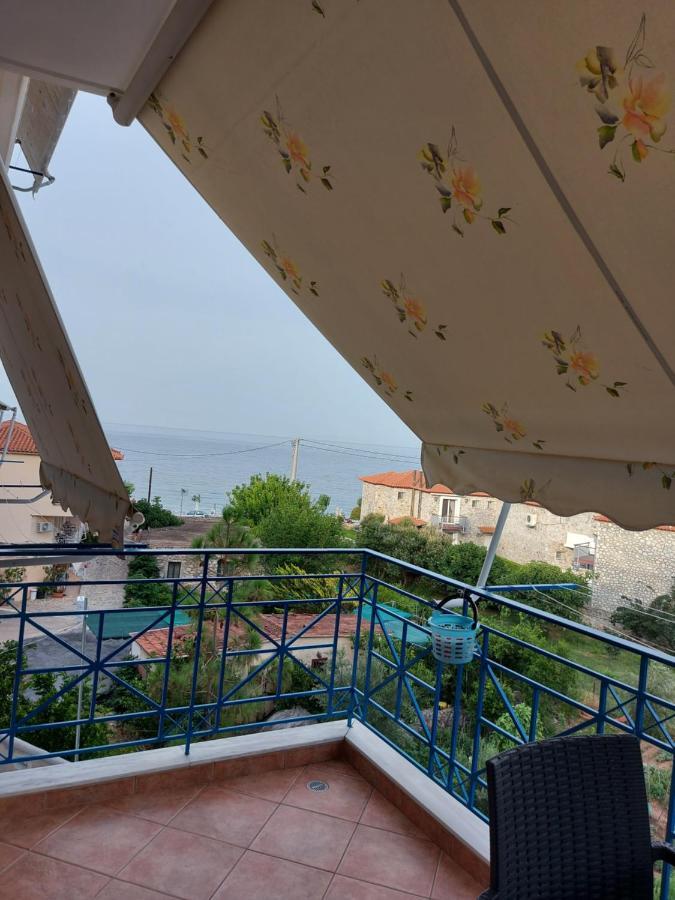 Matina Apartments Tyros Екстериор снимка