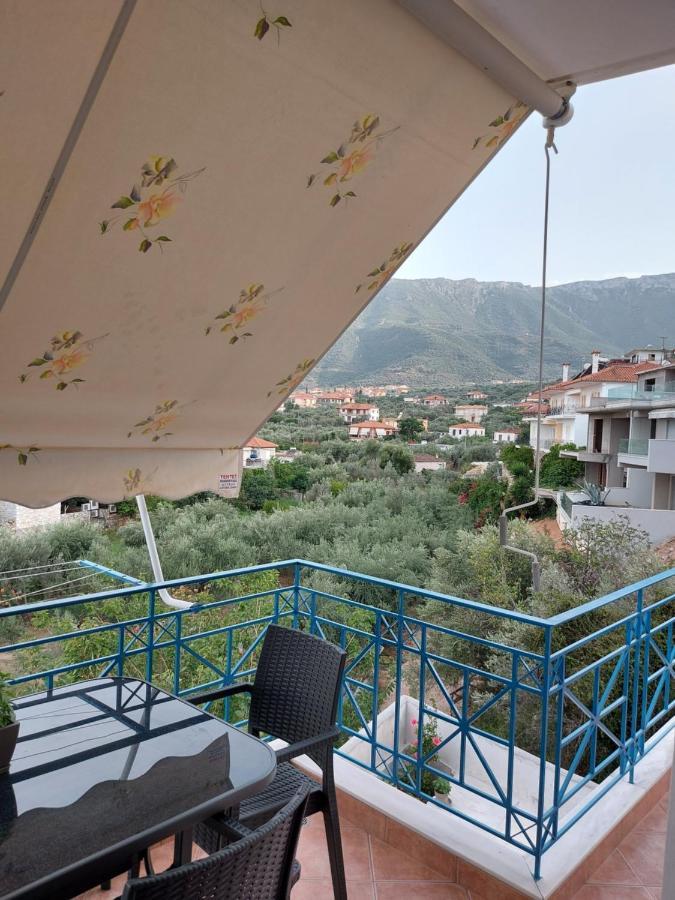 Matina Apartments Tyros Екстериор снимка