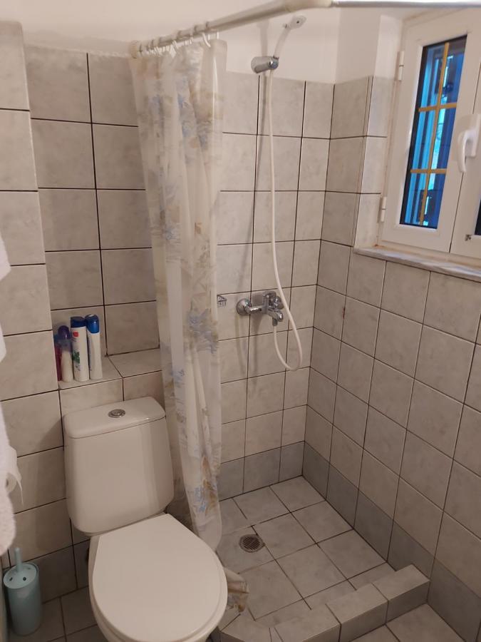 Matina Apartments Tyros Екстериор снимка