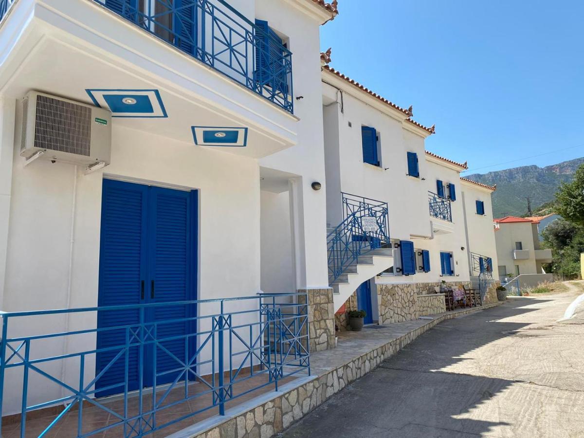 Matina Apartments Tyros Екстериор снимка