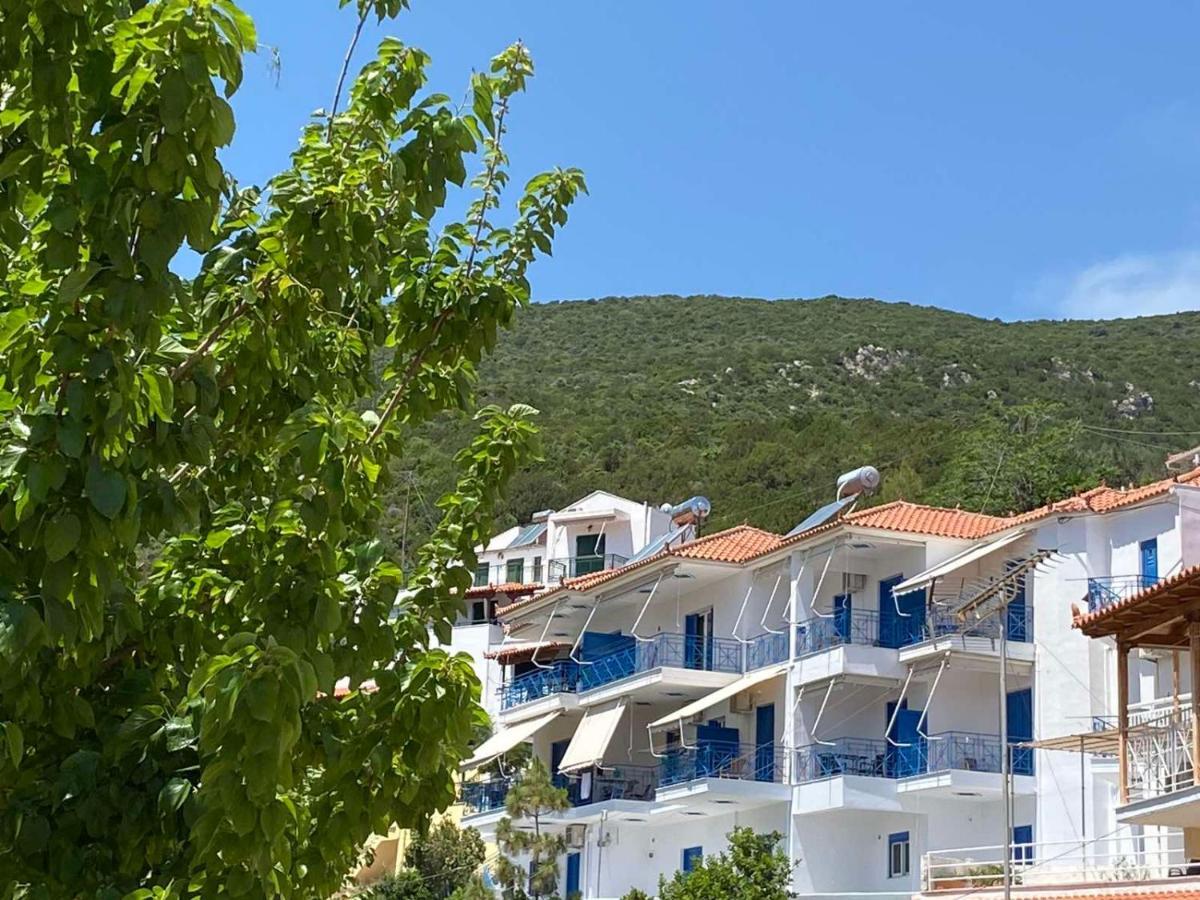 Matina Apartments Tyros Екстериор снимка
