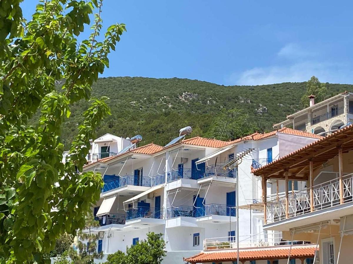 Matina Apartments Tyros Екстериор снимка