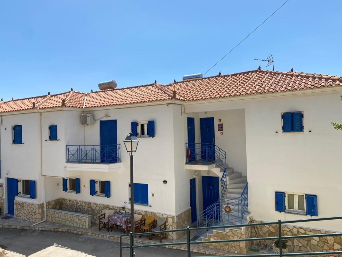 Matina Apartments Tyros Екстериор снимка