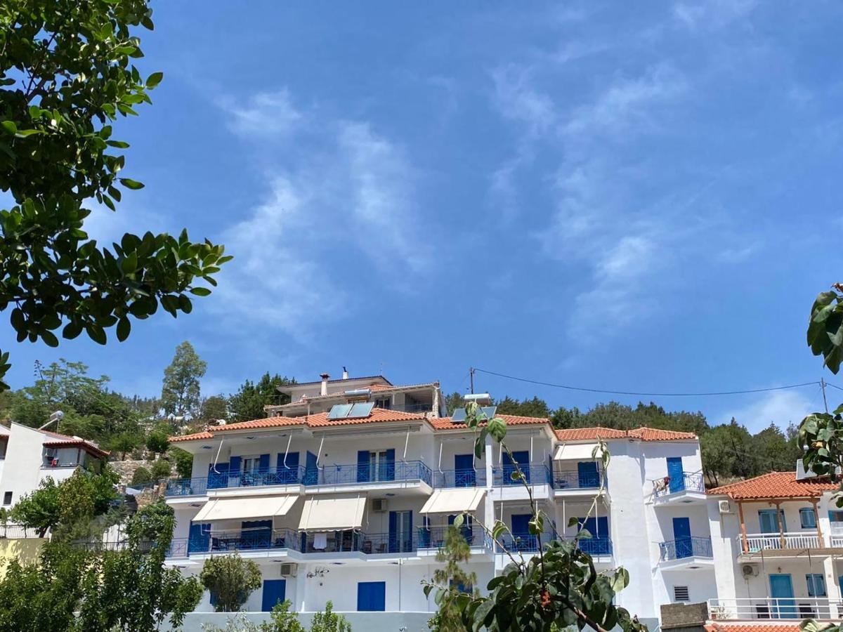 Matina Apartments Tyros Екстериор снимка