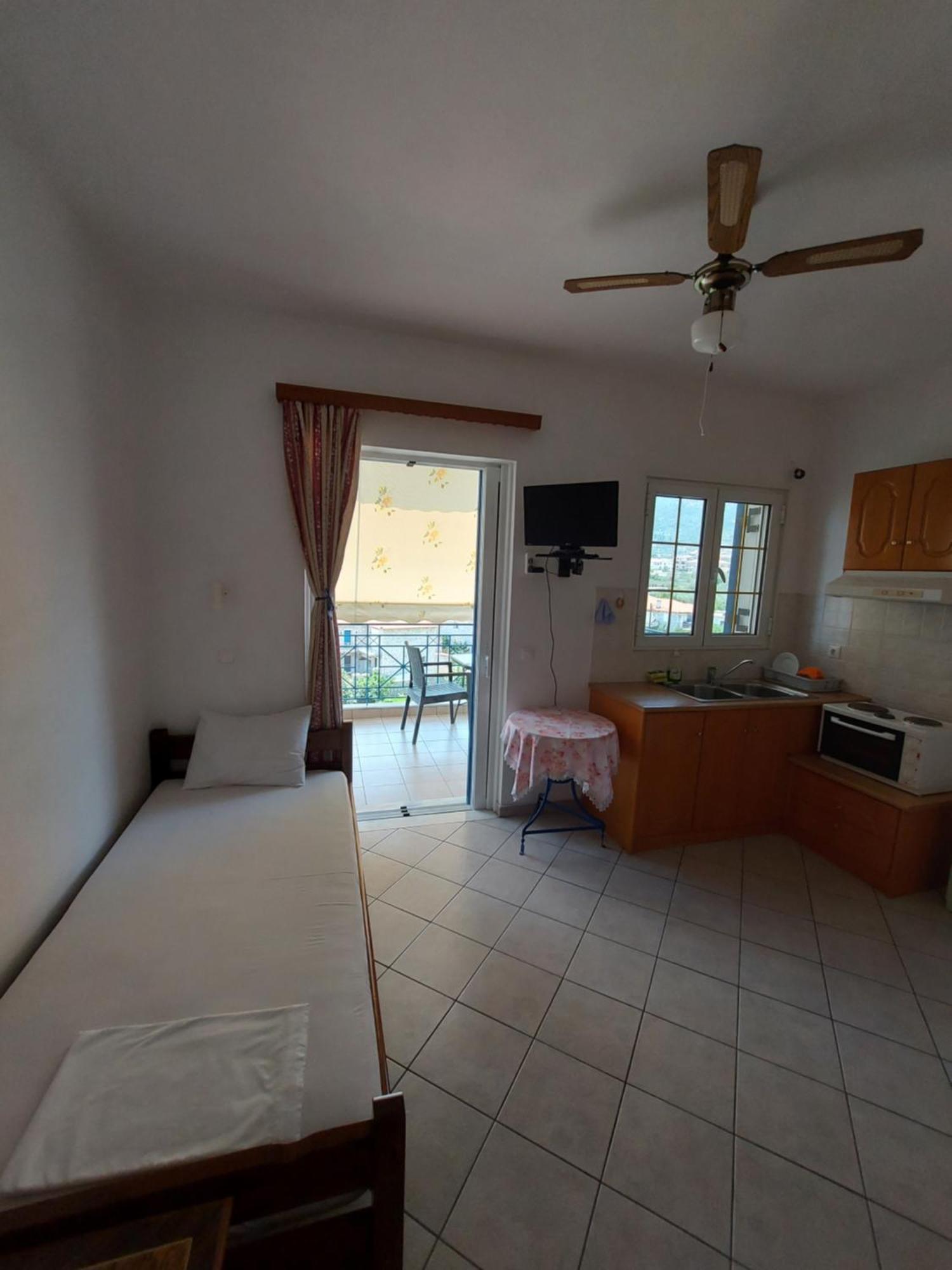 Matina Apartments Tyros Стая снимка